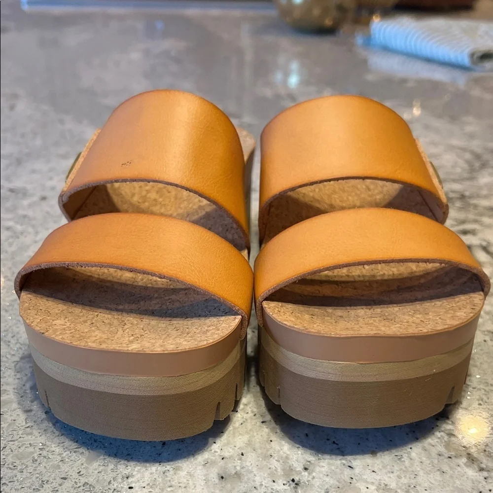 Ustogi NWOB USTOGI Tan Slide Tan Sandals Size 6 - Picture 3 of 8